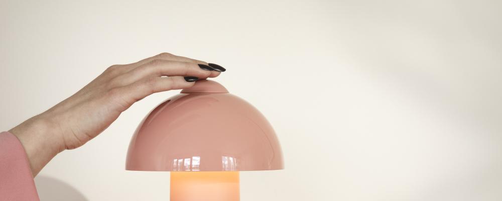 Portabel bordslampa Buddy. Pressbild: Globen Lighting