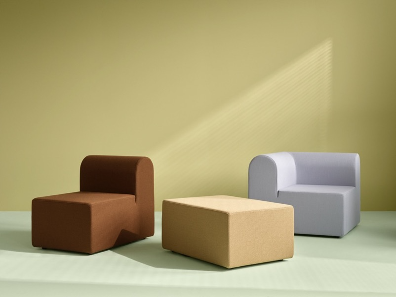 A group of chairs in a room</p>
<p>Description automatically generated