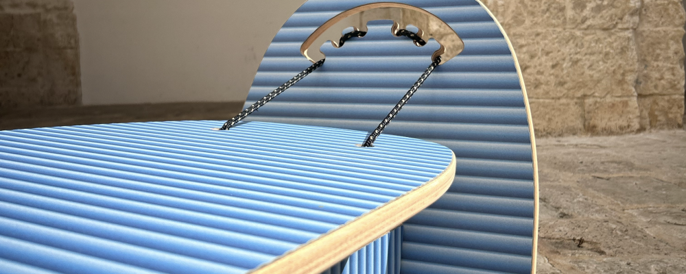 SurfInBench av Matteo Ragni, med mönstret Fetch, från Mare Nostrum-kollektionen av Abet Laminati. Pressbild: ABET LAMINATI
