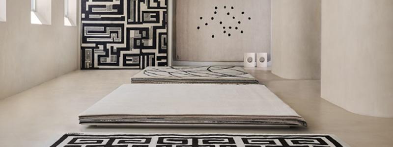 På Amini Showroom visas utställningen The Geometry of Contrast. Pressbild: Amini