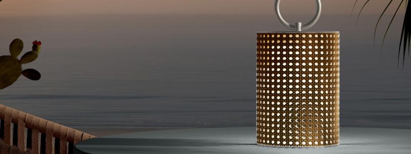 Clara är den senaste utomhuslyktan från Contardi Lighting. Lyktan är skapad av Chiara Caberloni i samarbete med Marco Forbicioni. Foto: Contardi