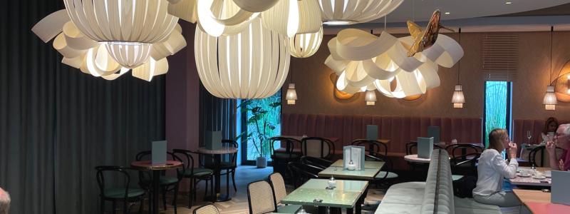 knallgrau interiordesign för Café Sa'SIS design Candelabro foto Candelabro
