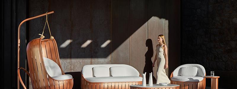 Med kollektionerna Arena, Lademadera och Onsen utforskar företaget träets uttryck, mjuka former och geometriska linjer med fokus på material och funktion. Pressbild: Gandiblasco