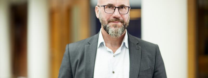 Henrik Smedmark - utbildningspolitisk expert samt ansvarig för kompetensförsörjning på TMF.

Foto: Juliana Fälldin

Trä- och Möbelföretagen (TMF)