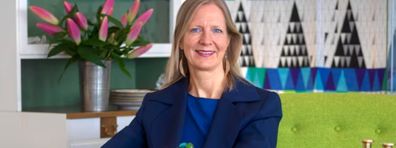 Jenny von Platen är expert på Svenskt Tenn. Foto: Stockholmsmässan