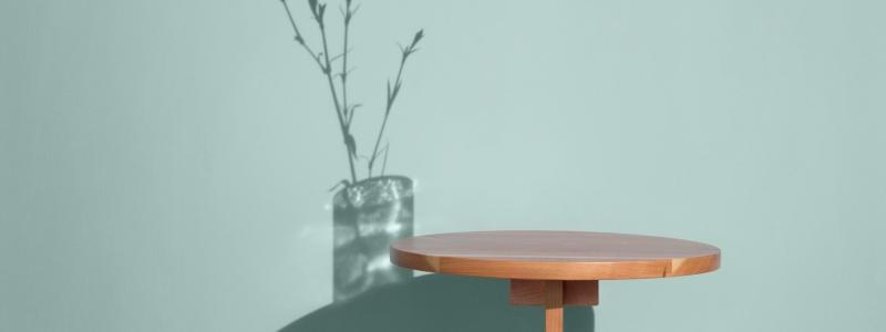 ”Jag fick blanda de brädor och reglar som fanns vilket gav bordets bas en design med två olika profiler, beroende på hur du vinklar bordet. Att ge sig själv begränsningar kan driva fram en intressant design. Efter succén av 4PM Self-Build jobbar jag även på en self-build version av bordet, stay tuned...” säger Chris Martin. Foto: Massproductions
