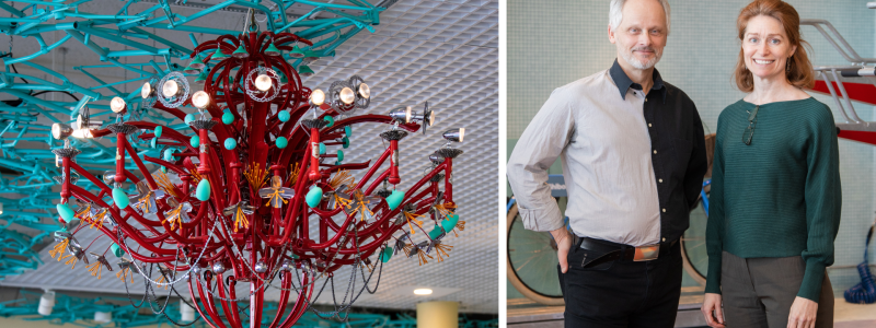 Jonas Torstensson och Linda Röjås från Torstensson Art & Design har tillsammans med Wihlborgs och arkitekterna Krook & Tjäder utformat kontorshuset Kvartettens konstnärliga utsmyckningar, såsom en ljuskrona skapad av återbrukade cykeldelar. Foto: Whiborgs