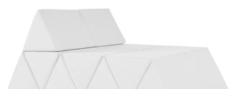 Moooi nya Peaks Sofa med flexibel formgivning, framtagen med fokus på närhet, samvaro och anpassningsbarhet. Foto: Moooi