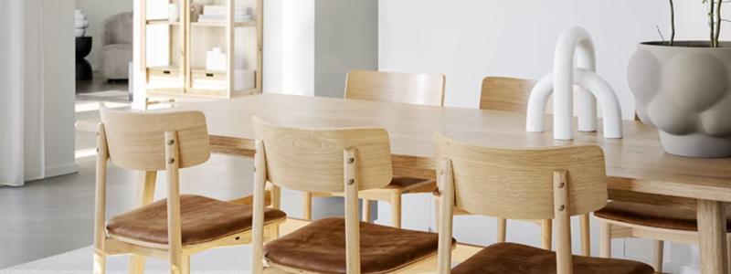 Plainfield matbord tillsammans med Wolcott stol. Foto: Rowico Home