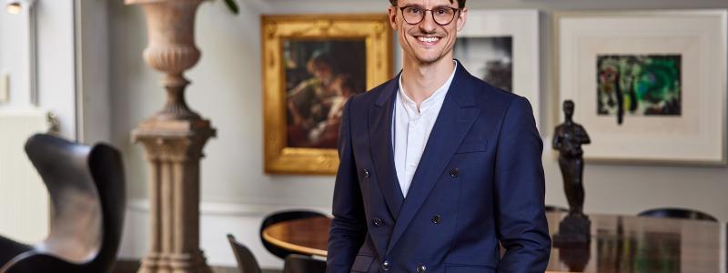 Christofer Wikner är ny specialist på Fine Art-avdelningen. Foto: Stockholms Auktionsverk