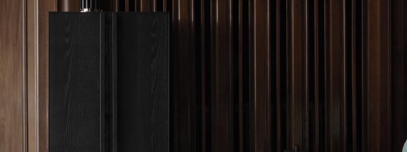 Dörrar PLAIN / Handtag BAR / Obsidian Wood. Foto: Superfront