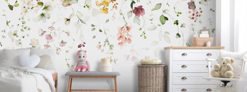 Lekfulla Blommor uppåt väggarna. Foto: Wallsauce