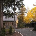 Maison Aubé är ett kulturhistoriskt bostadshus i Saint-Eustache i provinsen Québec i Kanada. Byggnaden uppfördes 1811 och tillhör kategorin Maison des Patriotes, som förknippas med den historiska patriotrörelsen i Nedre Kanada under 1800-talet. Arkitektkontoret yh2 har tidigare belönats med ett flertal nationella och internationella priser för projekt som kombinerar samtida arkitektur med kulturhistoriskt bevarande. Obs! Det finns fler bilder från interiören i slutet av artikeln. Foto: Maxime Brouillet