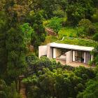 ZOLAND·Emei-huset i kinesiska Emeishan har utformats för att smälta samman med det omgivande bergslandskapet. Lokala naturmaterial, traditionell kinesisk byggnadskultur och modern arkitektur skapar tillsammans en hotellmiljö där naturen står i centrum. OBS! Det finns fler bilder av interiören i slutet av artikeln. Foto: Jonathan Leijonhufvud/Studio J. Bridgland.