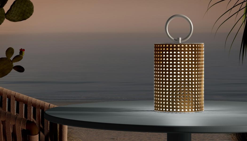 Clara är den senaste utomhuslyktan från Contardi Lighting. Lyktan är skapad av Chiara Caberloni i samarbete med Marco Forbicioni. Foto: Contardi