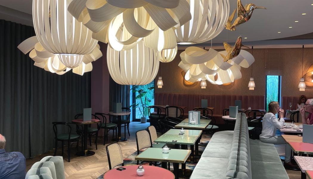 knallgrau interiordesign för Café Sa'SIS design Candelabro foto Candelabro