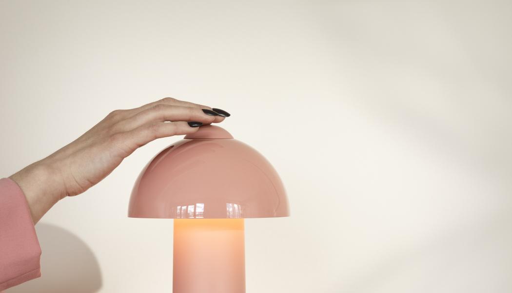 Portabel bordslampa Buddy. Pressbild: Globen Lighting
