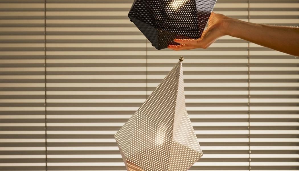 Bagdad Portable Lamp finns i tre färger: Svart, Vit och International Orange foto Gubi