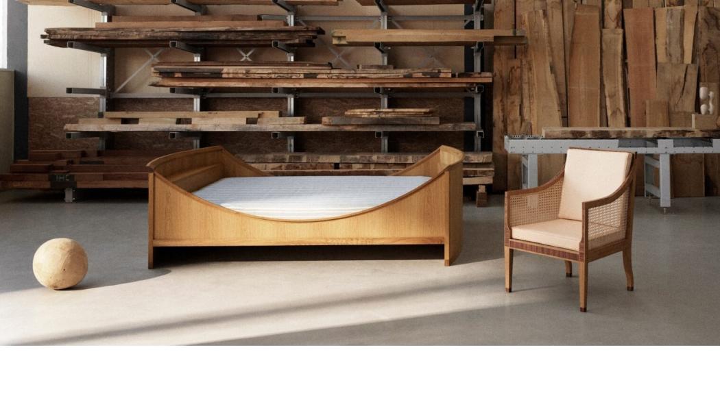 The Spherical Bed och The English Chair med design av Kaare Klint (1888–1954). Foto: CARL HANSEN & SØN