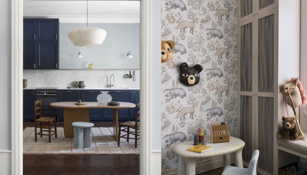 Till vänster BLÅA 191 Lycke Arktis83 och Snickeri Kaveldun84 Duva82 / till höger BEIGE 329 Lycke tapet Snickeri Mandel 80. Foto: Lycke Färg