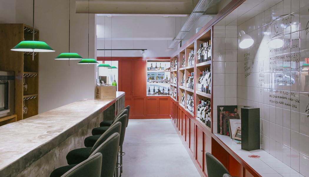 Vinus & Brindis med design av Mayfair Cirera Studio. Carla Step