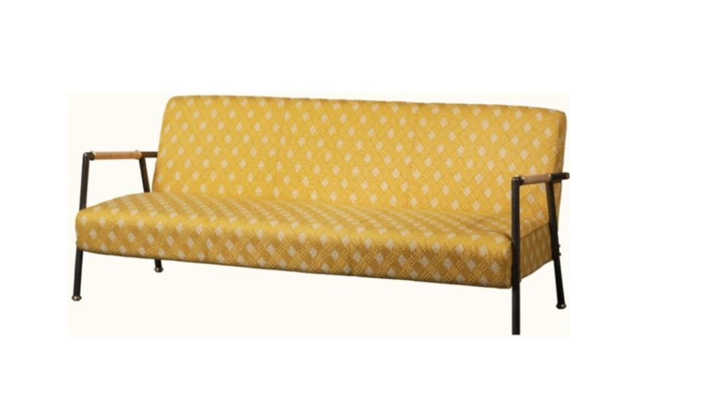 LODGE soffa. Texturerad och patinerad mässingsstruktur. Armstöd och handtag av massiv kork. Klädd med utomhustyg som är exklusivt tillverkat av Elitis. Foto:  PINTO