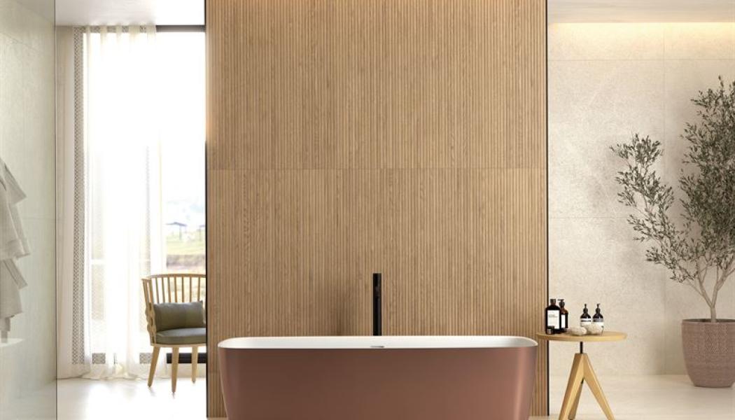 Woodline är en innovativ väggdekor med känsla av ribbpanel. Serien markerar rummet med skarpa linje och naturliga former. Finns som tre olika utföranden i toner av lönn, ek och valnöt. Foto: Golvabia