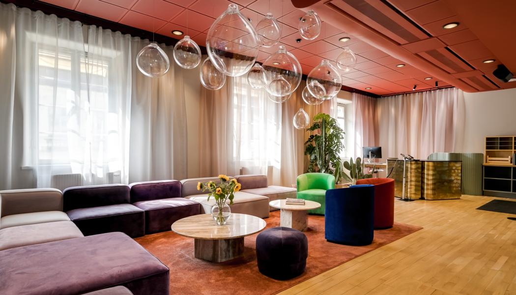 Vinnaren av 2023 års Solskyddspris i kategorin för kommersiella byggnader blev Persiennkompaniet. Arkitekt och inredningsarkitekt: Codesign. Fotograf: Nero interior