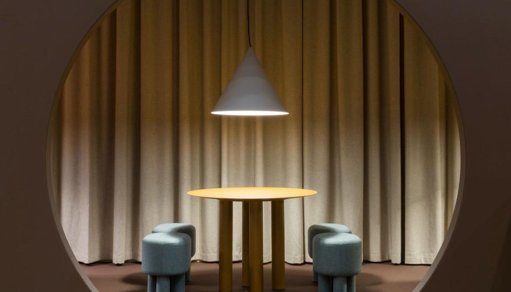 Zoey bord och pallar. Pressbild: Dieffebi