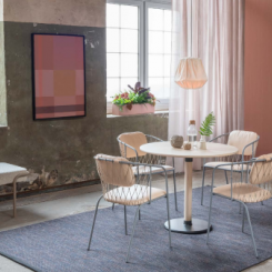 YARN karmstol Design: Mia Cullin Yarn. Foto: Materia