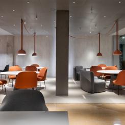 Lokalen behövde anpassas för att möjliggöra både enskilt arbete och gemensamma middagsaktiviteter. Foto: Vibia
