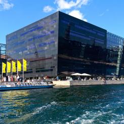 Byggnaden är i dag ett av de mest inflytelserika danska arkitekturprojekten under de senaste decennierna. Foto: Wikipedia Commons Lic. Kredit: Jakob Halun