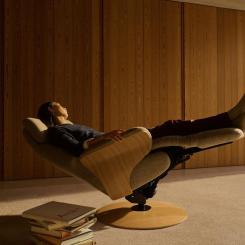 Stressless® Adam har nyligen tilldelats det internationella Red Dot Design Award, som uppmärksammar produkter
med hög designstandard och funktionalitet. Stressless® Bay imponerar med minimalistiska former och flexibel
sittkomfort som kan anpassas efter olika behov.