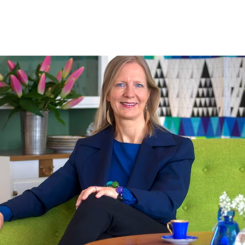 Jenny von Platen är expert på Svenskt Tenn. Foto: Stockholmsmässan