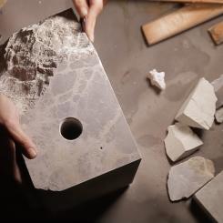 ”Min önskan är att skapa föremål med ett starkt estetiskt och konstnärligt värde, med en stark personlighet. Jag vill ge nya betydelser åt delar av historien, vare sig de är individuella, sociala eller naturliga, för att återställa värdet till mänskliga relationer, fylla dem med liv, mening och djup", berättar designern Elisa Cavanis Fo.to: Manoteca