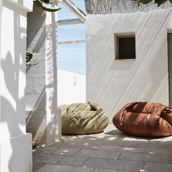 Terra, designad av Marcantonio och presenterad för första gången i Dubai efter förhandsvisningen på Milano Design Week 2022.
