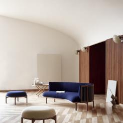 Sideways footstool. Foto: Carl Hansen & Søn
