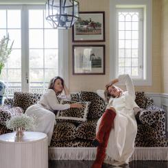 Designduon Susanne Lundberg och Caroline Roth lanserar sin gemensamma inredningssatsning med namnet Rijd. Foto: Rijd