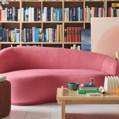 Sofacompany satsar på färg soffan Rose i Firenze Bubble Gum Foto Sofacompany