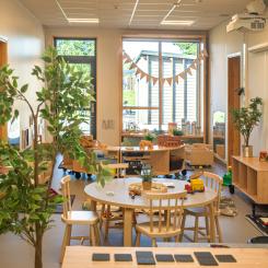 På skolan finns bland annat en läktartrappa för gemensamma arrangemang. Foto: Metod Arktekter