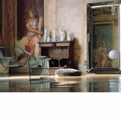 Poltrona Ghost, design Cini Boeri / Specchio Caadre, design Philippe Starck. Foto: Fiam Italia